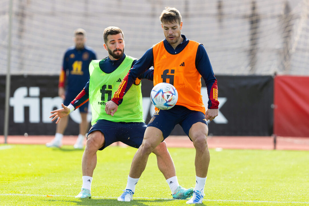 Los defensas José Luis Gayá y César Azpilicueta. EFE/RFEF / Pablo García