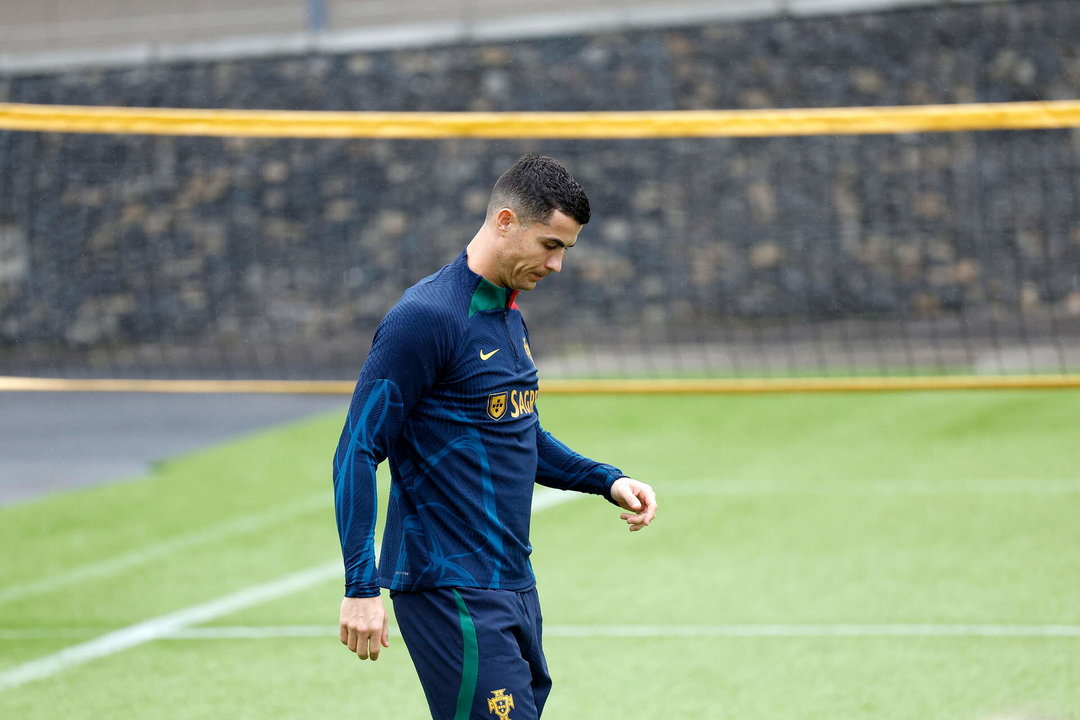 Cristiano Ronaldo durante un entrenamiento esta semana con la selección lusa en Oeiras, Portugal. EFE/EPA/ANTONIO PEDRO SANTOS