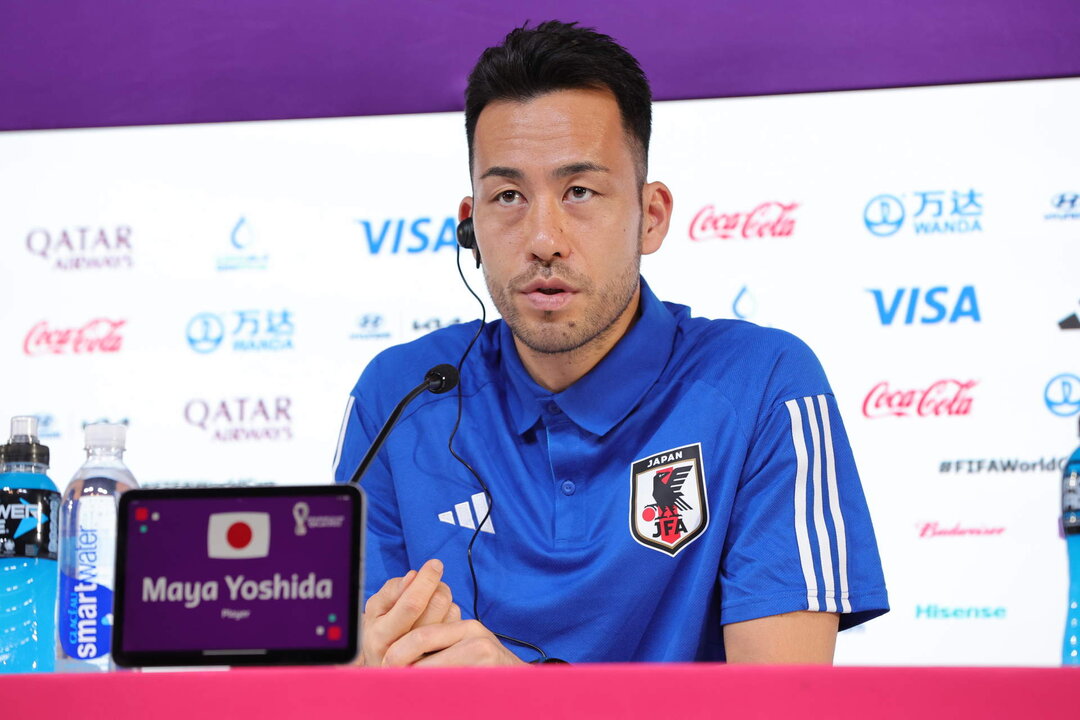 <p>Maya Yoshida, capitán de la selección de Japón, durante la rueda de prensa oficial de la FIFA previa al partido ante Alemania, correspondiente al grupo E del Mundial de Qatar 2022. EFE/EPA/ABIR SULTAN</p>