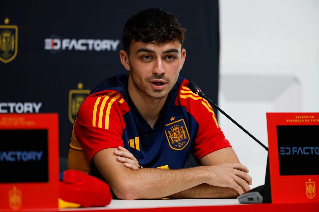 El centrocampista de la selección española de fútbol Pedro González López "Pedri', durante un acto con la compañía 3D Factory este lunes en Doha. EFE/ Juanjo Martin