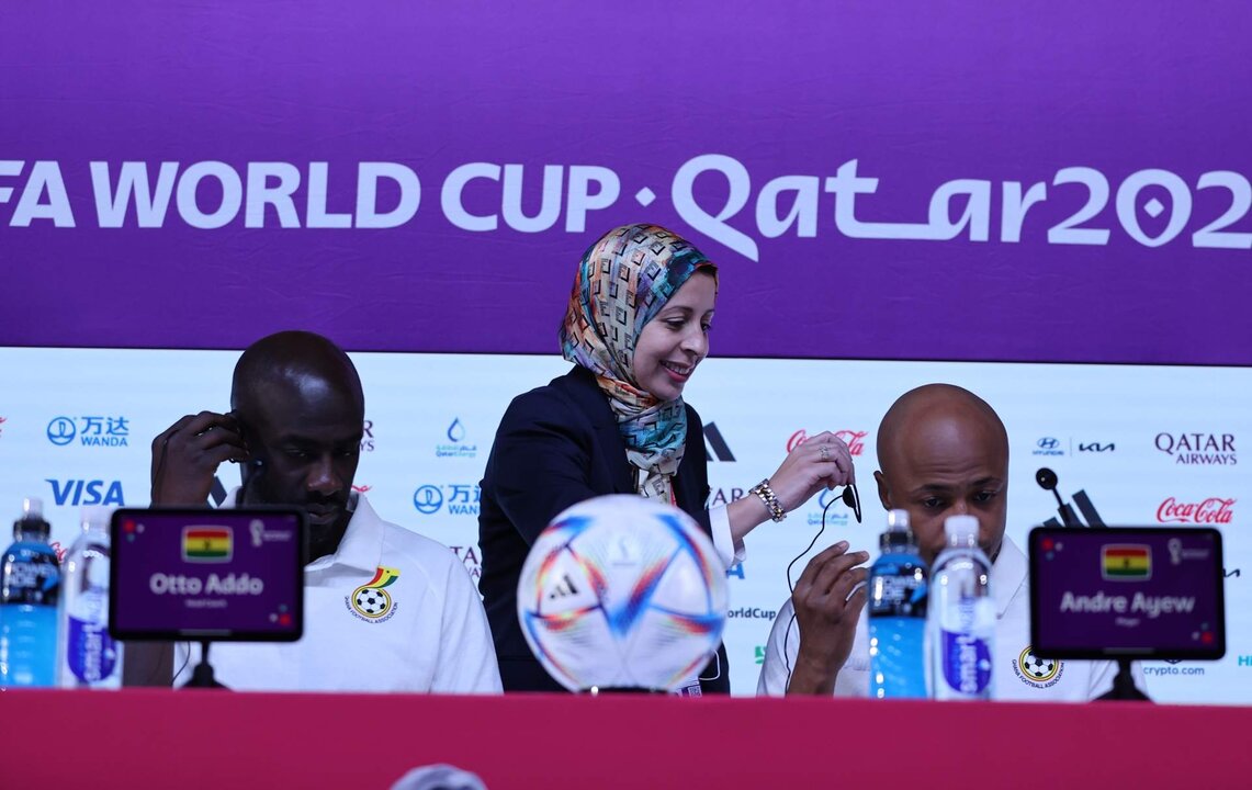 Otto Addo, seleccionador nacional de Ghana, (izq), y el jugador Andre Ayew durante la rueda de prensa hoy en Doha. EFE/EPA/ALI HAIDER