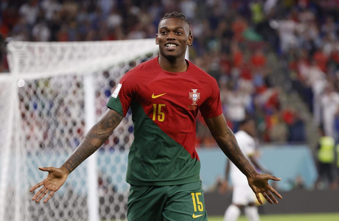 Rafael Leao celebra el 3-1 durante el partido del grupo H del Mundial de Qatar 2022 entre Portugal y Ghana en el estadio 947 de Doha. EFE/EPA/Rolex de la Peña