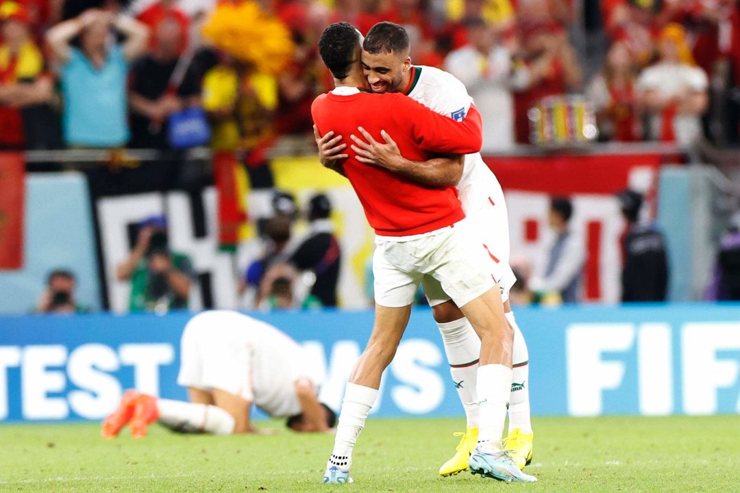 Los jugadores de Marruecos celebran su victoria en el Al Thumama. EFE/EPA/Rungroj Yongrit