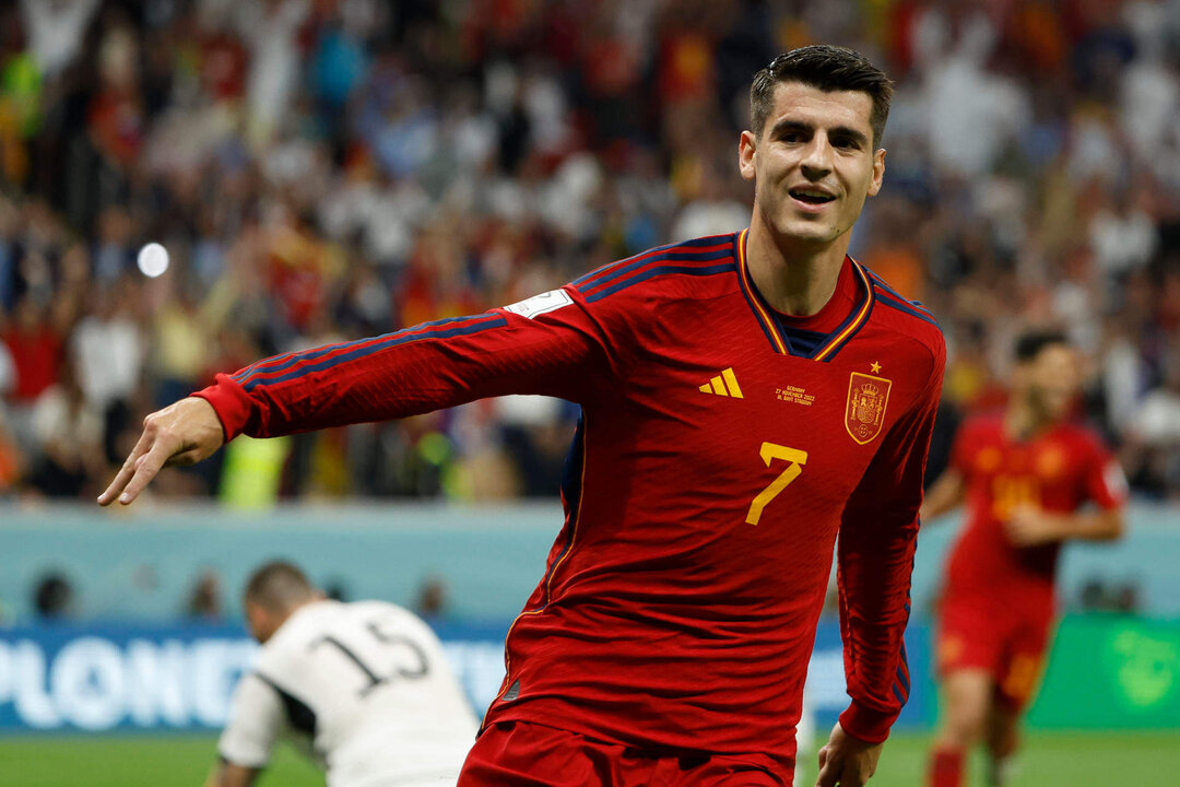 Álvaro Morata de España celebra un gol entre España y Alemania en el estadio Al Bait en Al Khor (Catar). EFE/ Juanjo Martin