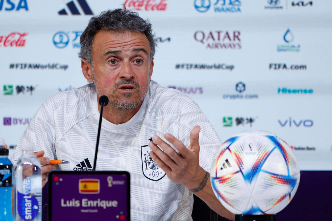 El seleccionador nacional Luis Enrique durante la rueda de prensa ofrecida en Doha, previa al tercer y último partido del grupo E del Mundial de fútbol de Qatar 2022 que mañana disputarán ante Japón. EFE/ Juanjo Martin