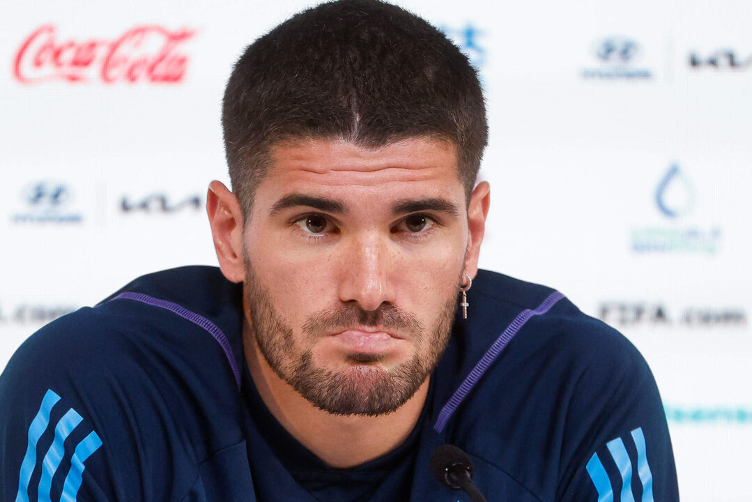 El jugador de la selección argentina Rodrigo De Paul durante una rueda de prensa en el día previo del encuentro por octavos de final frente a Australia. EFE/Juan Ignacio Roncoroni