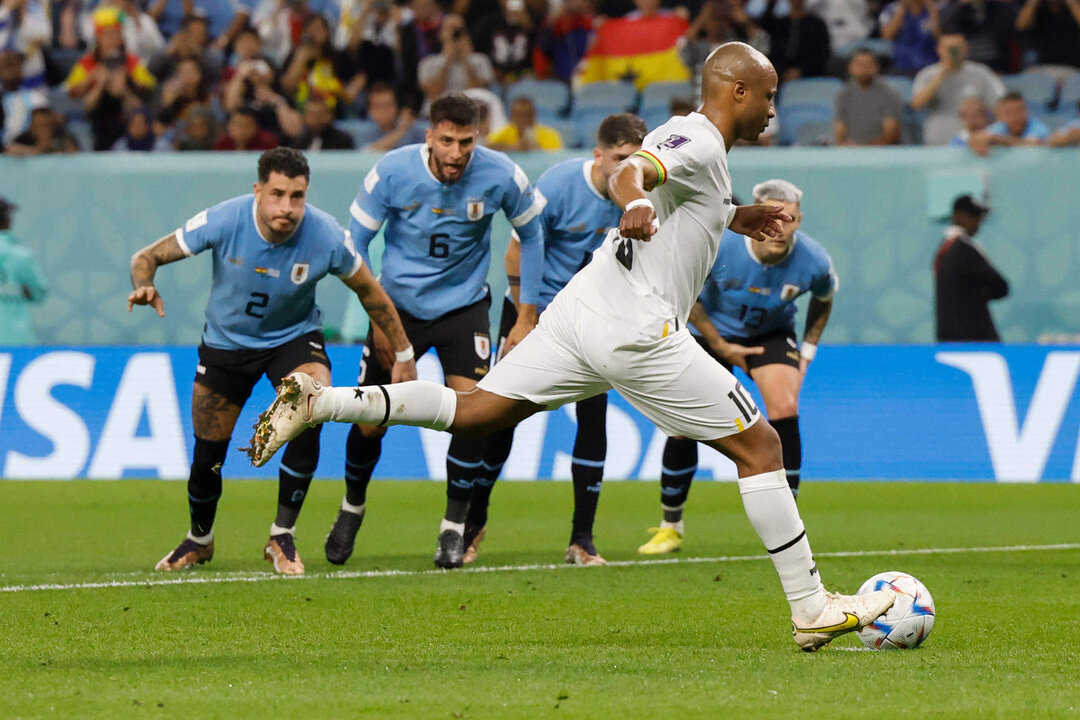 André Ayew def Ghana falla un penalti en el estadio t Al-Janoub, Catar. EFE/ Esteban Biba