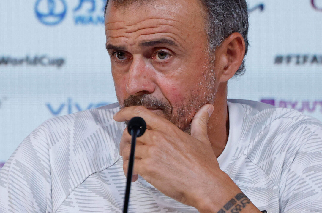 DOHA, 30/11/2022.- El seleccionador nacional Luis Enrique durante la rueda de prensa ofrecida este miércoles en Doha, previa al tercer y último partido del grupo E del Mundial de fútbol de Qatar 2022 que mañana disputarán ante Japón. EFE/ Juanjo Martin