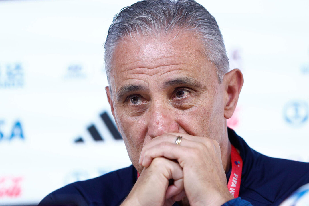 El entrenador de la selección brasileña Adenor Leonardo Bacchi "Tite" durante la rueda de prensa ofrecida este jueves en el Centro de Prensa de Doha. EFE/Rodrigo Jiménez